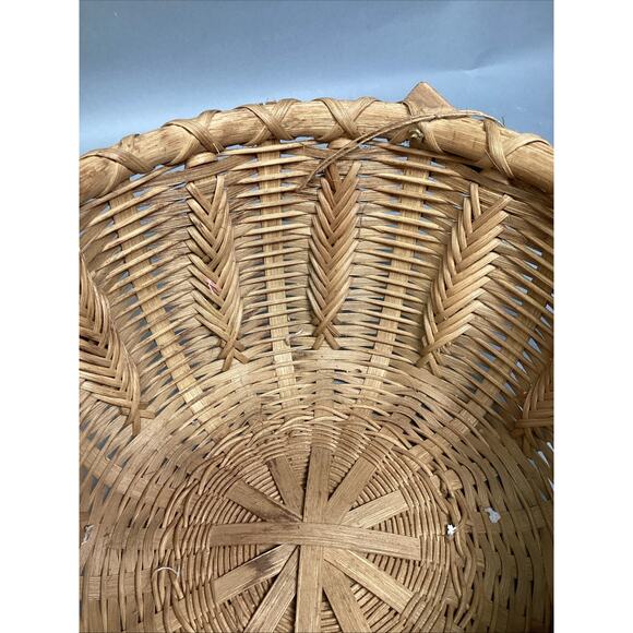 Vintage Oval Woven Basket With Handle - 13x11.5x7” - Picture 9 of 13